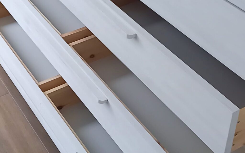 Platsbyggd förvaring med specialanpassade lådor