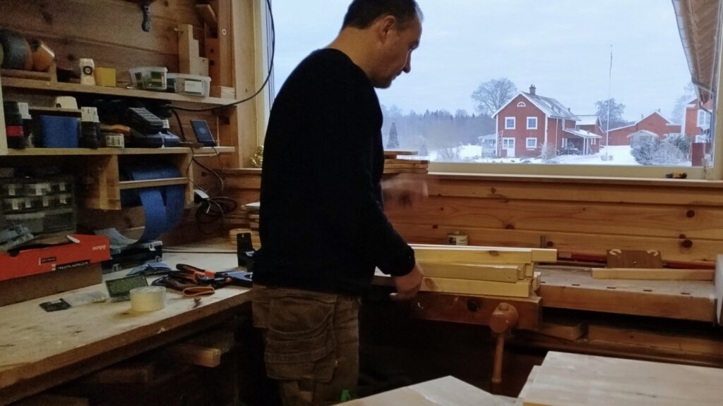 Snickare i verkstad i Småland