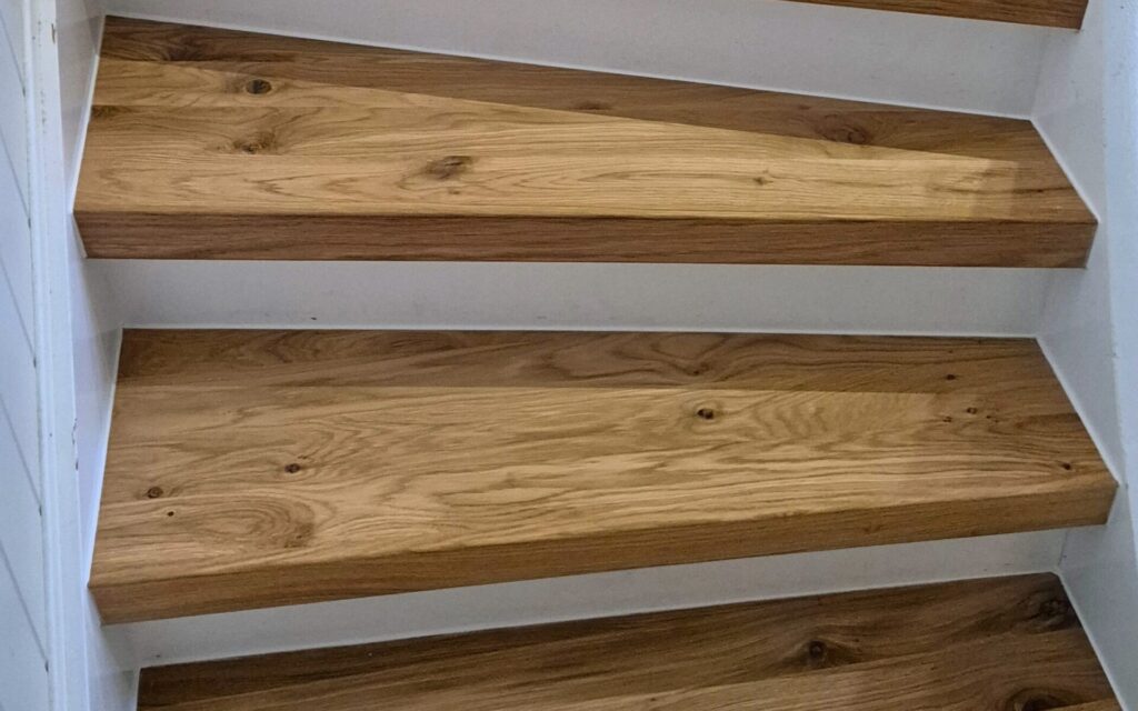 Detailansicht Treppenstufen – Schreinerarbeit für langlebige Treppen.